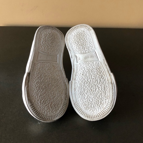 Zara size 27 toddler Mickey Mouse shoes - Picture 3 of 4